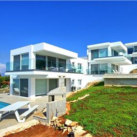 4 bedroom villa with pool and sea view in Perithia, Corfu, sleeps 9